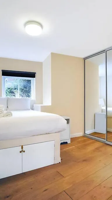 Stylish London Bridge Apartment