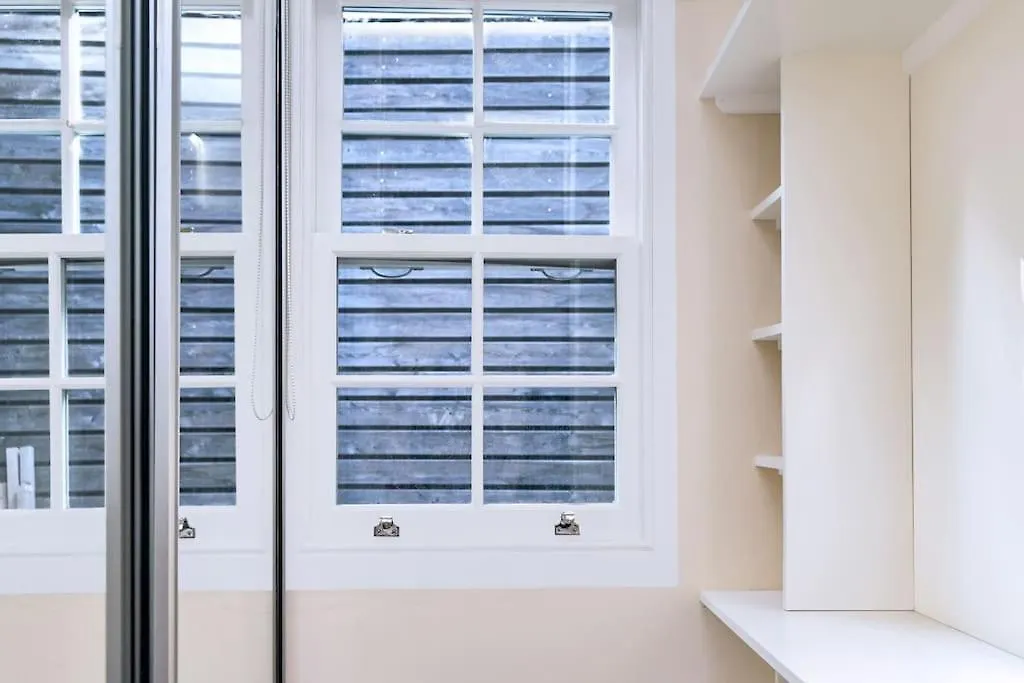 Stylish London Bridge Apartment contacts
