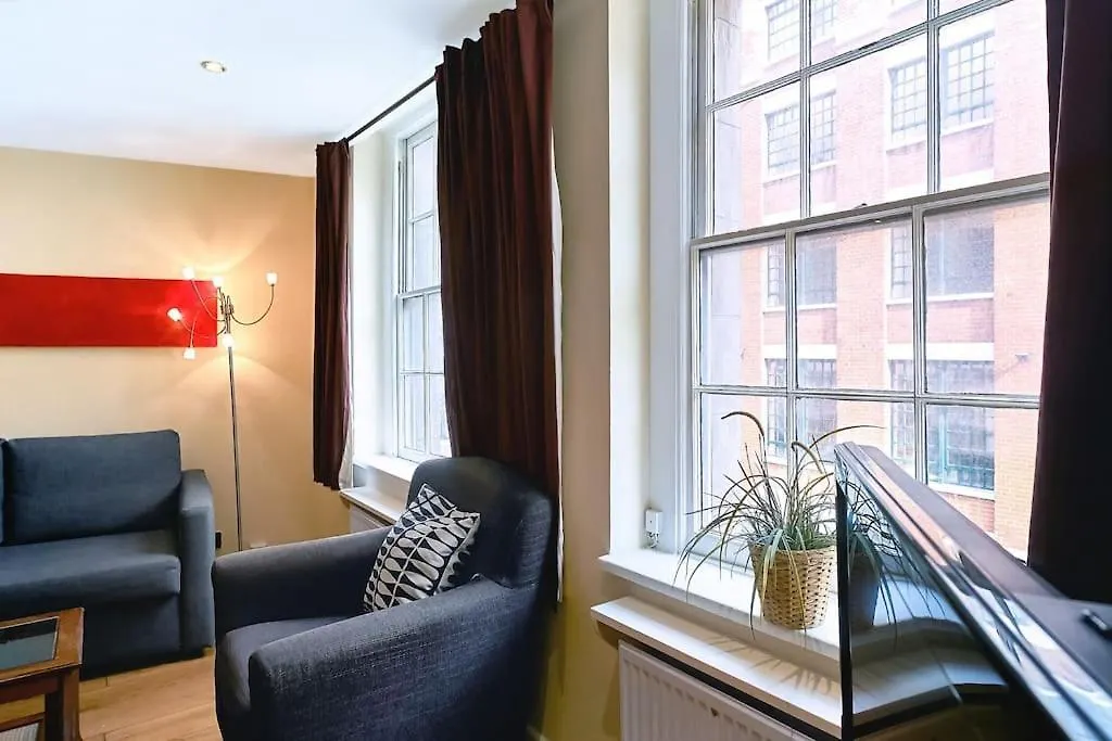 Stylish London Bridge Apartment